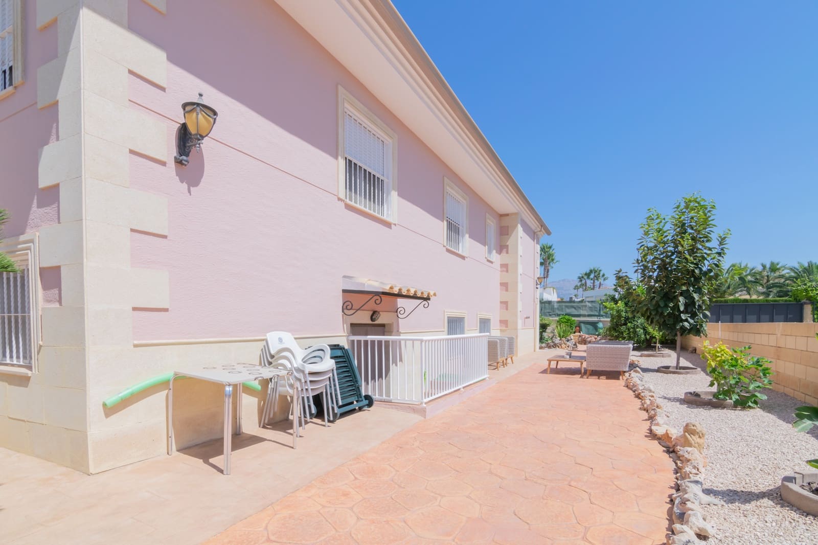 7 bedroom Villa for sale in Alfaz del Pi / L'Alfas del Pi with pool - € 811,000 (Ref: 8215136)