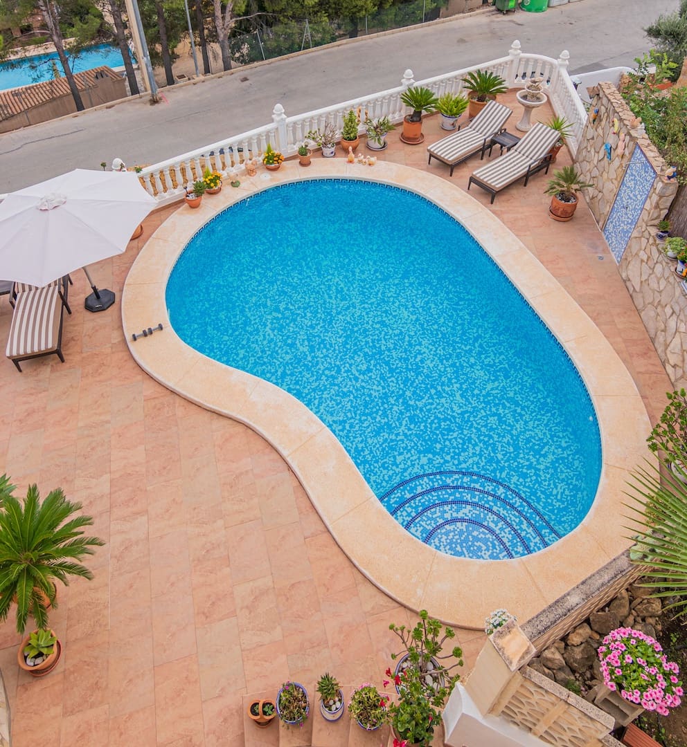 Chalet de 4 habitaciones en La Nucia en venta con piscina - 595.000 € (Ref: 8215138)