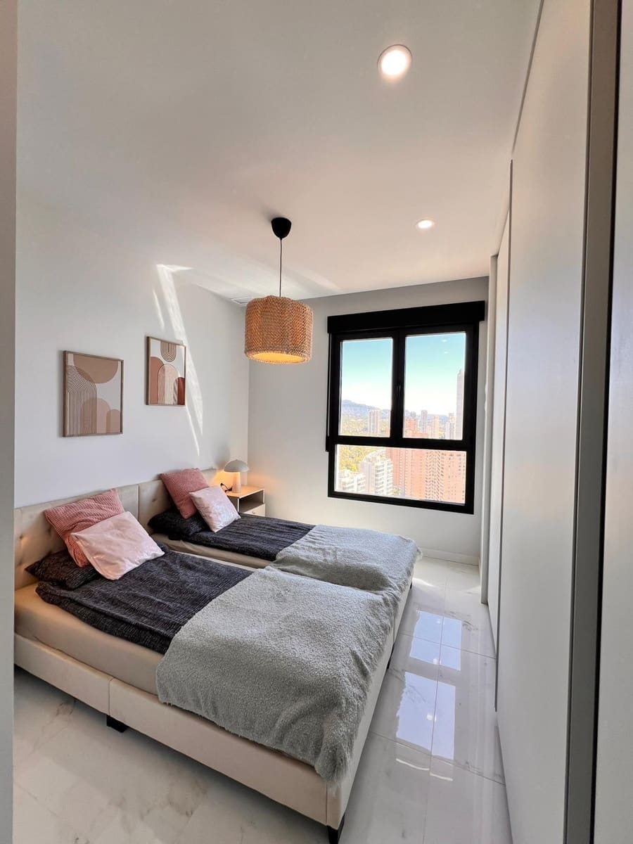 3 bedroom Apartment for sale in Benidorm with pool - € 879,000 (Ref: 8563185)