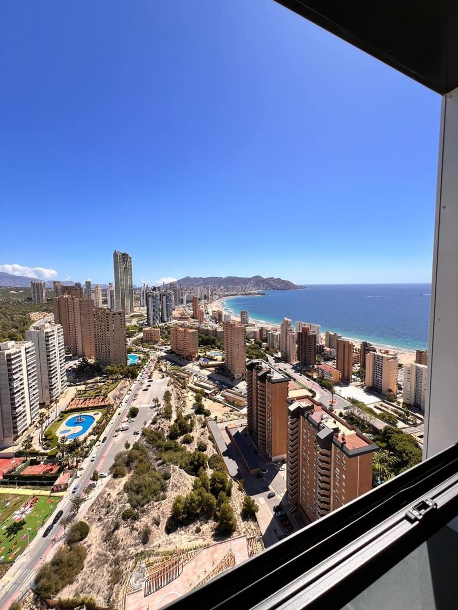 3 bedroom Apartment for sale in Benidorm with pool - € 879,000 (Ref: 8563185)