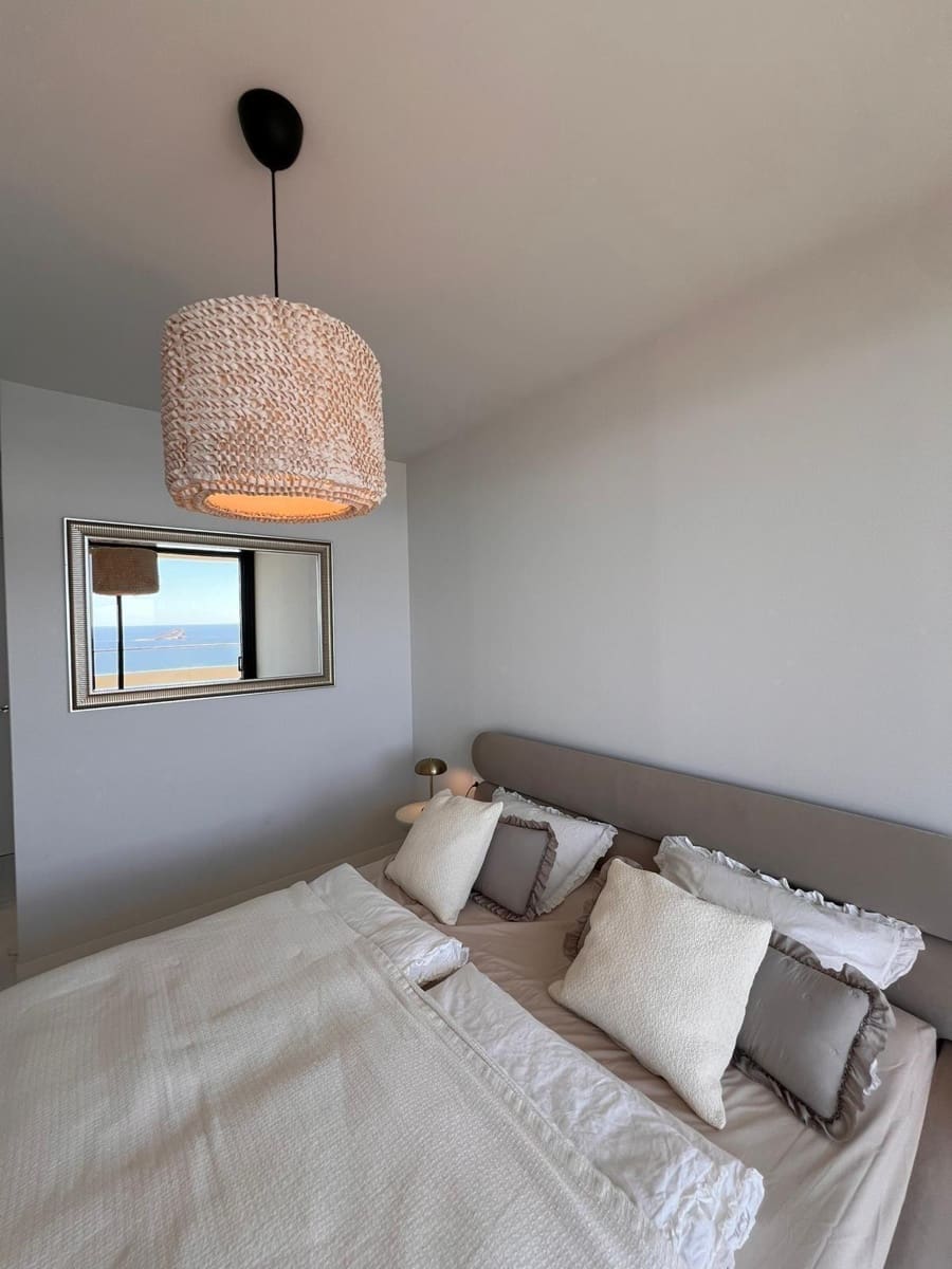 3 bedroom Apartment for sale in Benidorm with pool - € 879,000 (Ref: 8563185)