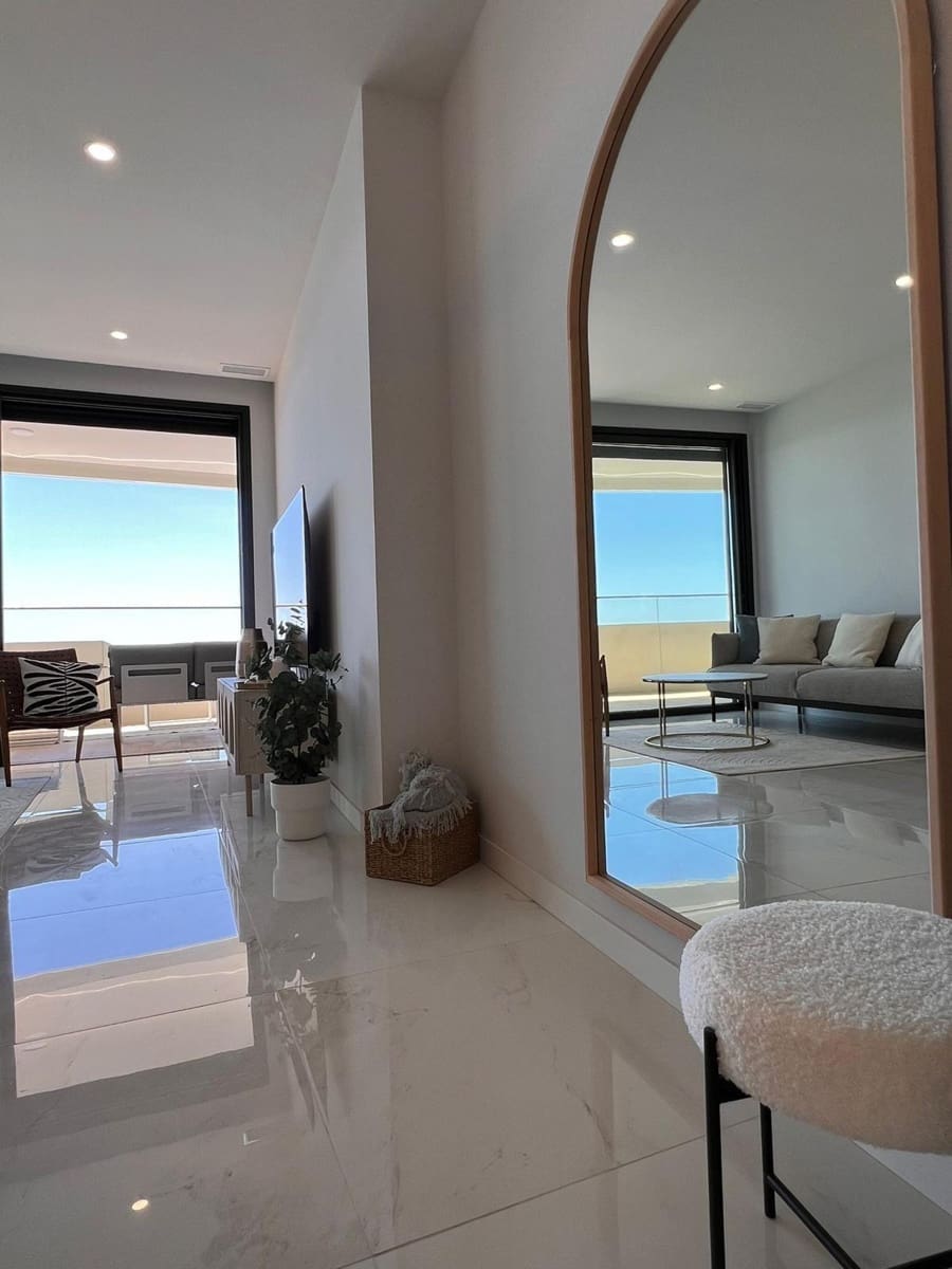 3 bedroom Apartment for sale in Benidorm with pool - € 879,000 (Ref: 8563185)