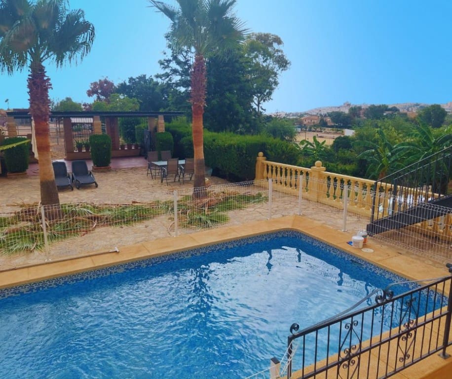 4 bedroom Villa for sale in Altea - € 1,260,000 (Ref: 8627910)