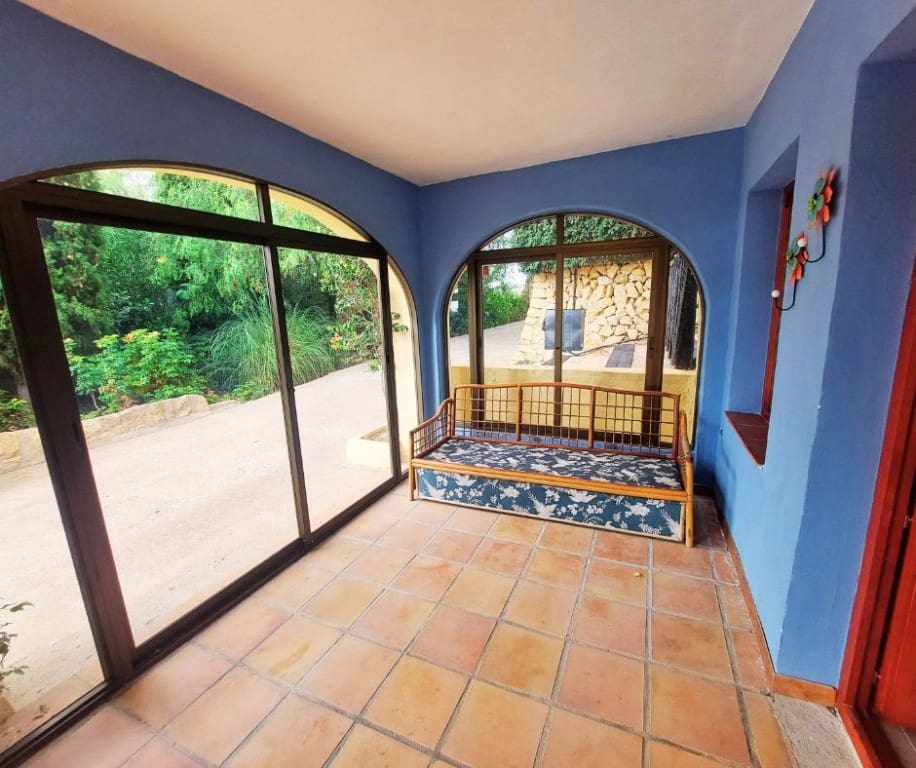 4 bedroom Villa for sale in Altea - € 1,260,000 (Ref: 8627910)