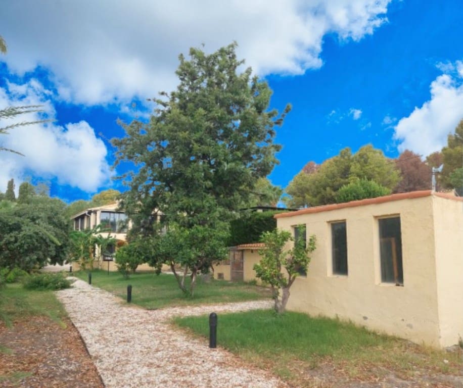 4 bedroom Villa for sale in Altea - € 1,260,000 (Ref: 8627910)