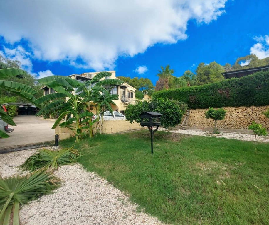 4 bedroom Villa for sale in Altea - € 1,260,000 (Ref: 8627910)