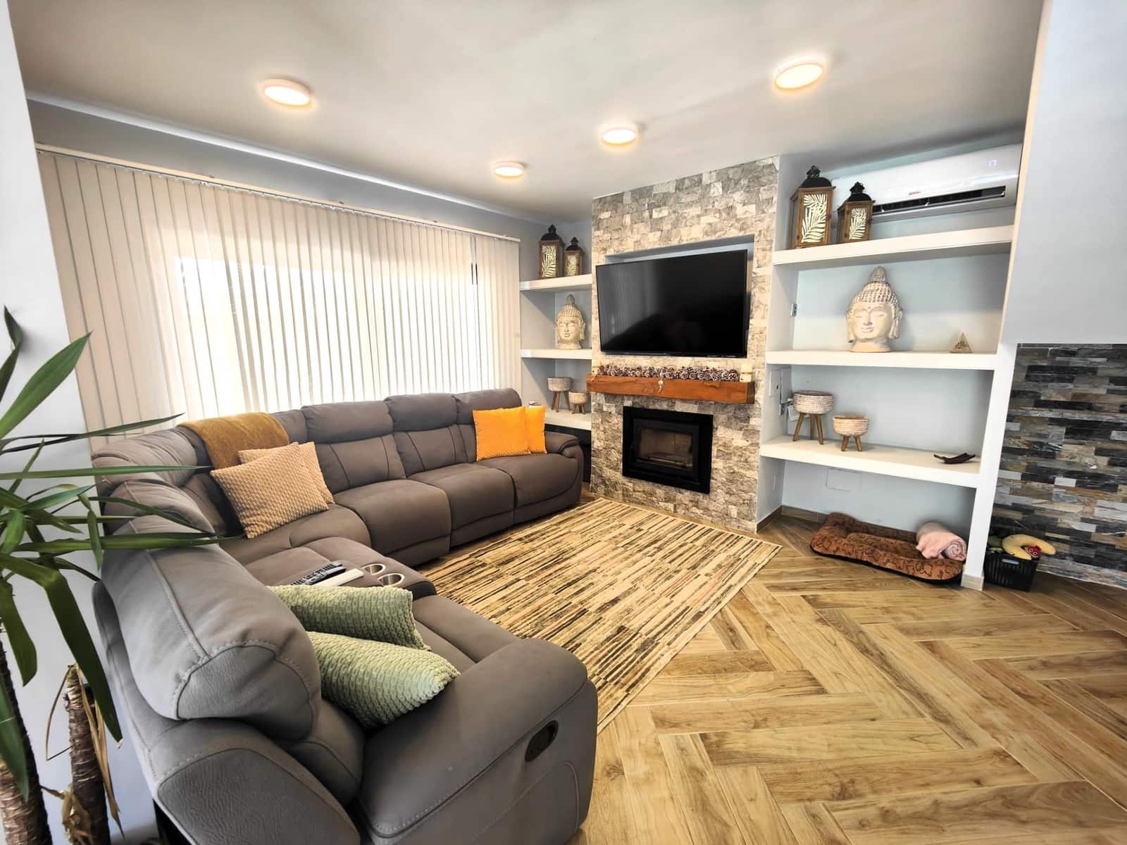 5 bedroom Villa for sale in Orihuela Costa with pool - € 1,559,900 (Ref: 8661776)