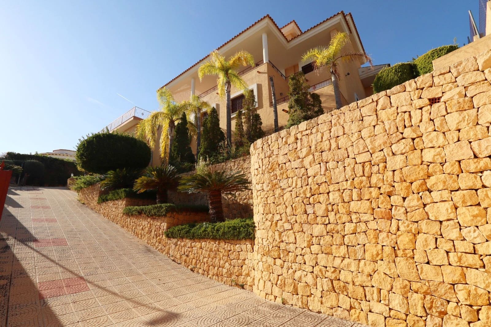 5 bedroom Villa for sale in Altea with garage - € 2,000,000 (Ref: 8681727)