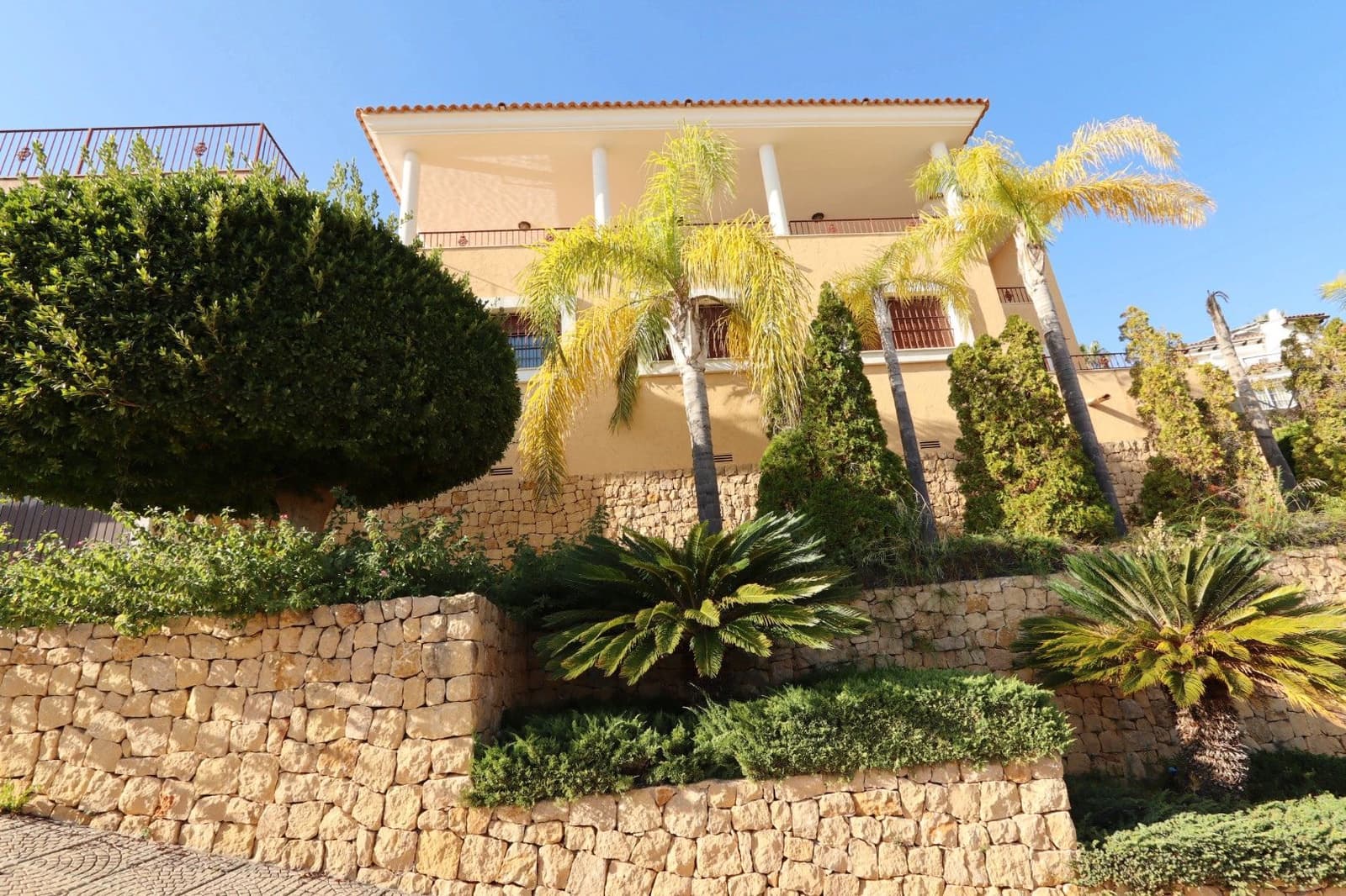5 bedroom Villa for sale in Altea with garage - € 2,000,000 (Ref: 8681727)