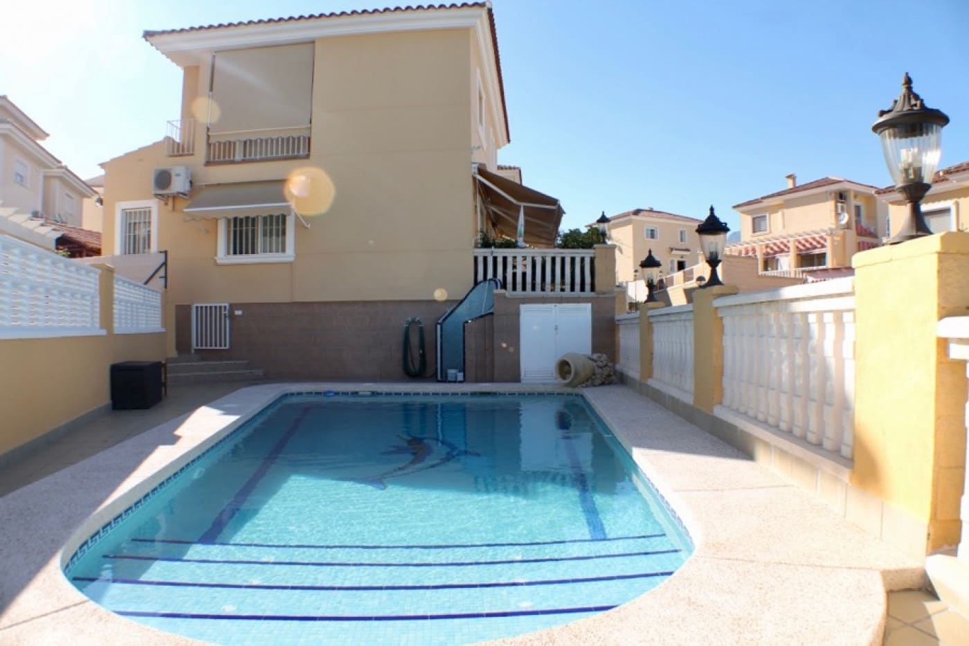 4 sypialnia Willa na sprzedaż w La Nucia z basenem garażem - 525 000 € (Ref: 8766026)