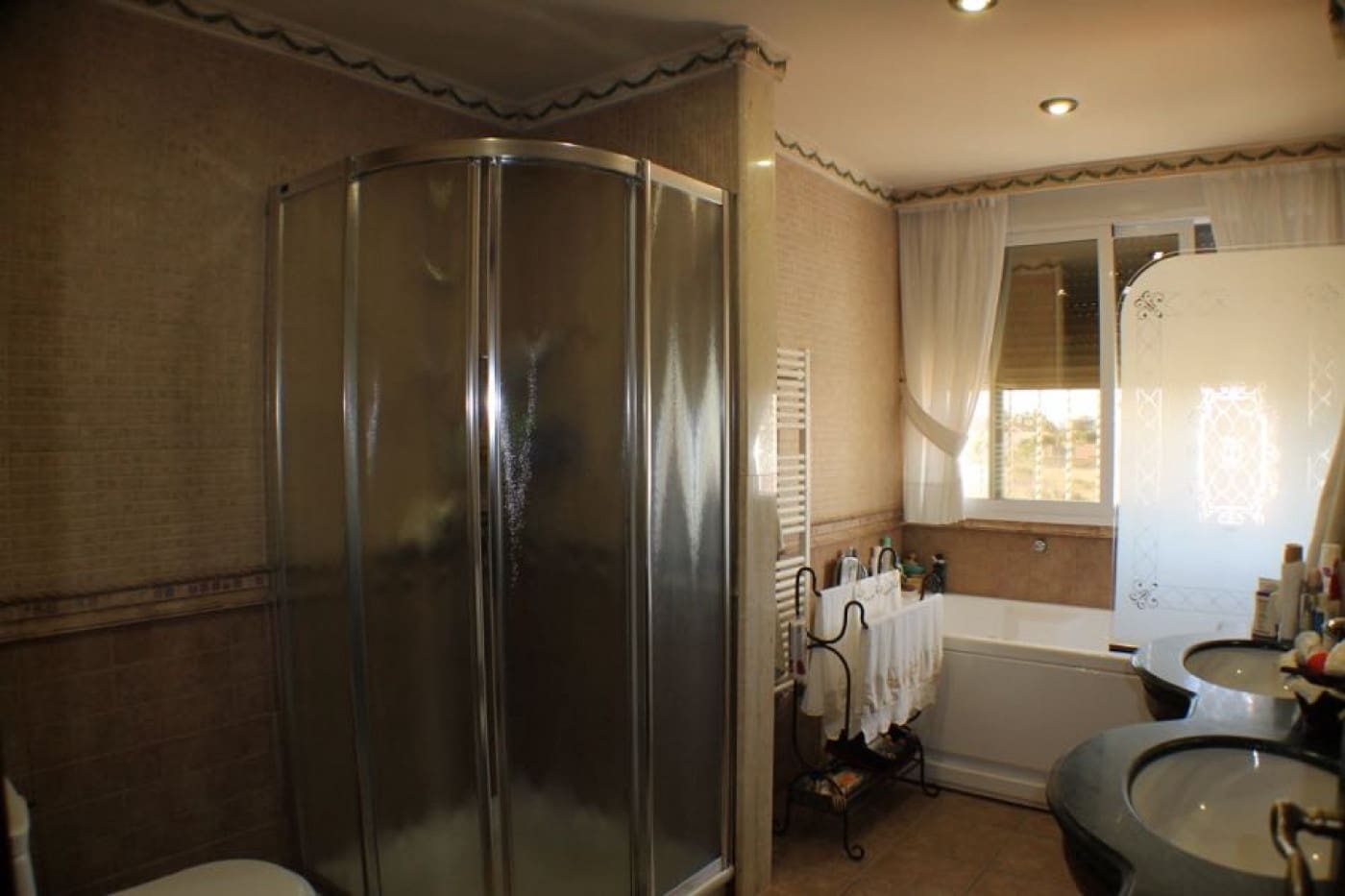 6 bedroom Villa for sale in Alfaz del Pi / L'Alfas del Pi with pool garage - € 810,000 (Ref: 8766030)