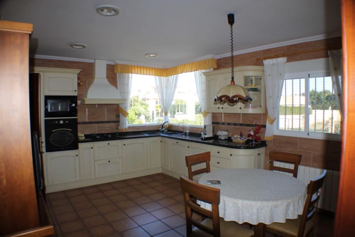 6 bedroom Villa for sale in Alfaz del Pi / L'Alfas del Pi with pool garage - € 810,000 (Ref: 8766030)