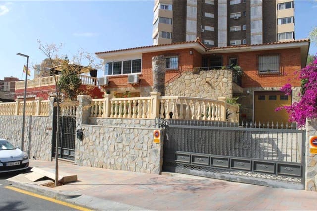Chalet de 9 habitaciones en Benidorm en venta con piscina garaje - 1.790.000 € (Ref: 8766032)