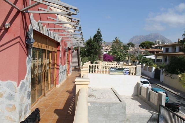 Chalet de 9 habitaciones en Benidorm en venta con piscina garaje - 1.790.000 € (Ref: 8766032)