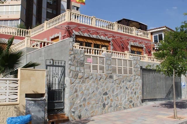 Chalet de 9 habitaciones en Benidorm en venta con piscina garaje - 1.790.000 € (Ref: 8766032)