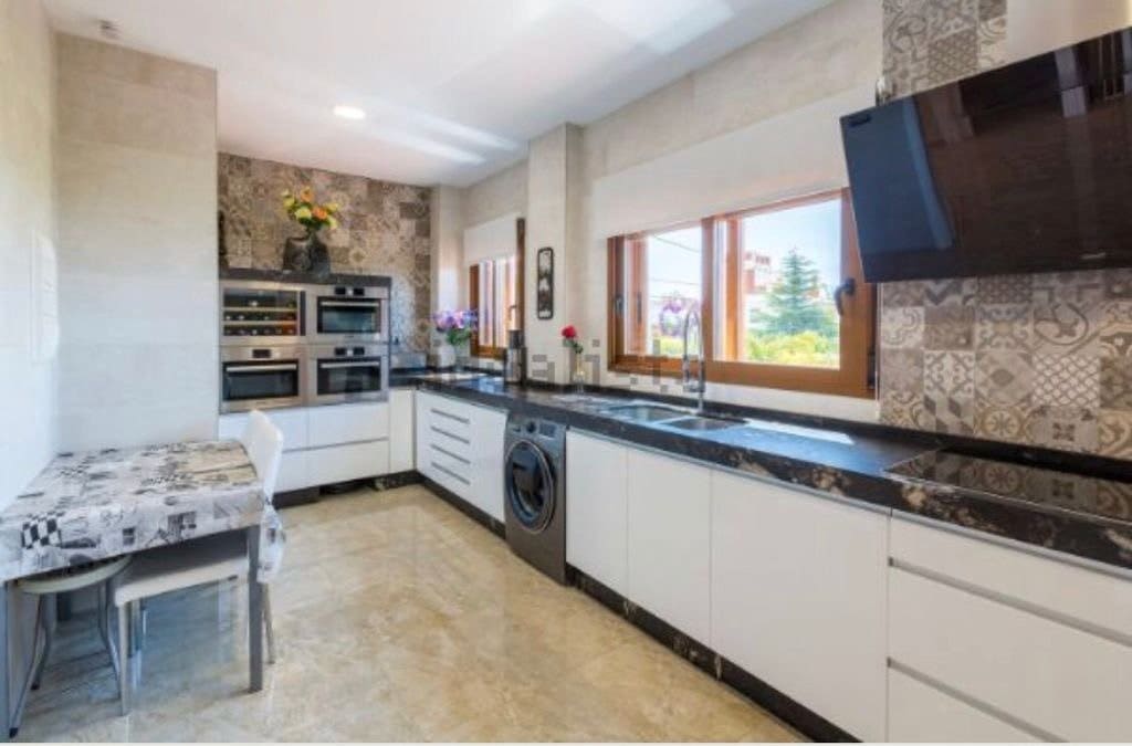 5 sypialnia Willa na sprzedaż w La Nucia z basenem garażem - 1 300 000 € (Ref: 8766044)