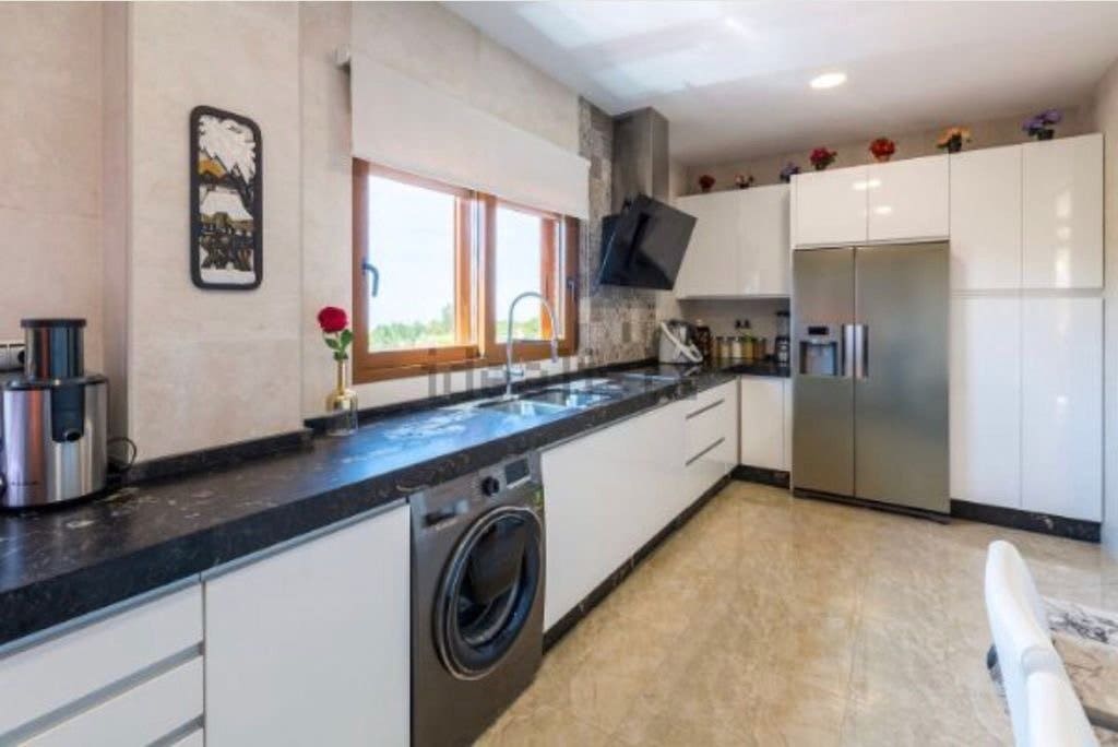 5 sypialnia Willa na sprzedaż w La Nucia z basenem garażem - 1 300 000 € (Ref: 8766044)