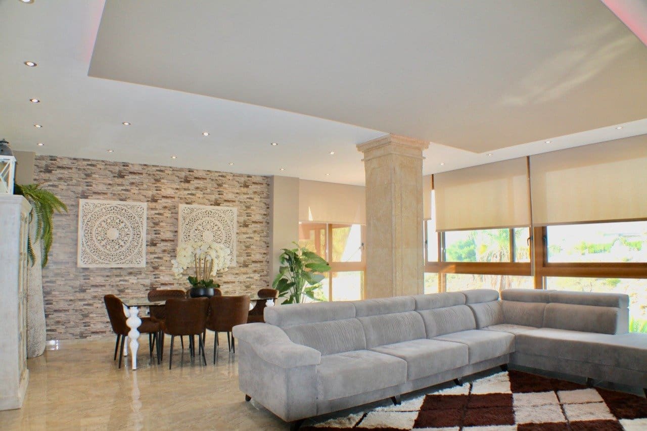 5 sypialnia Willa na sprzedaż w La Nucia z basenem garażem - 1 300 000 € (Ref: 8766044)