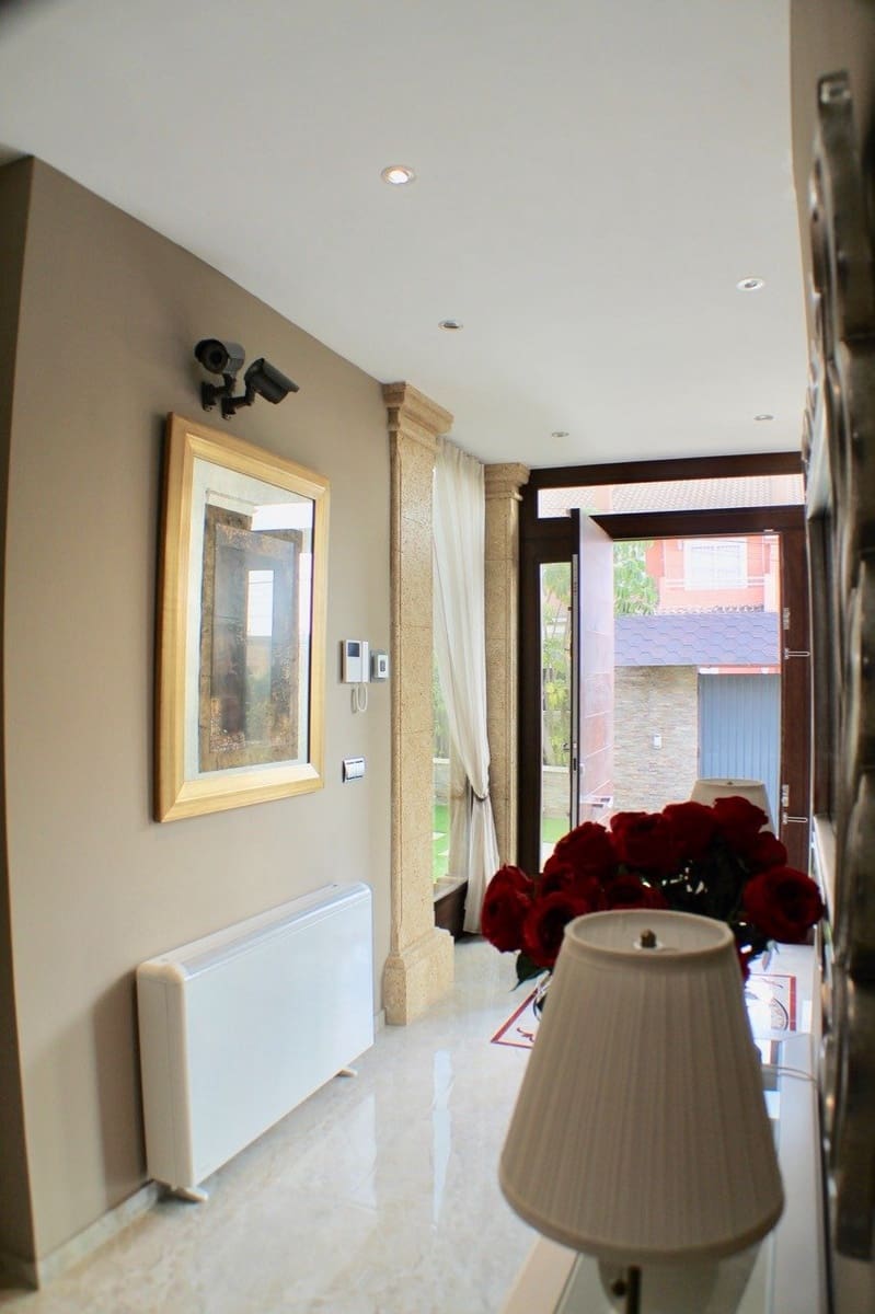 5 sypialnia Willa na sprzedaż w La Nucia z basenem garażem - 1 300 000 € (Ref: 8766044)