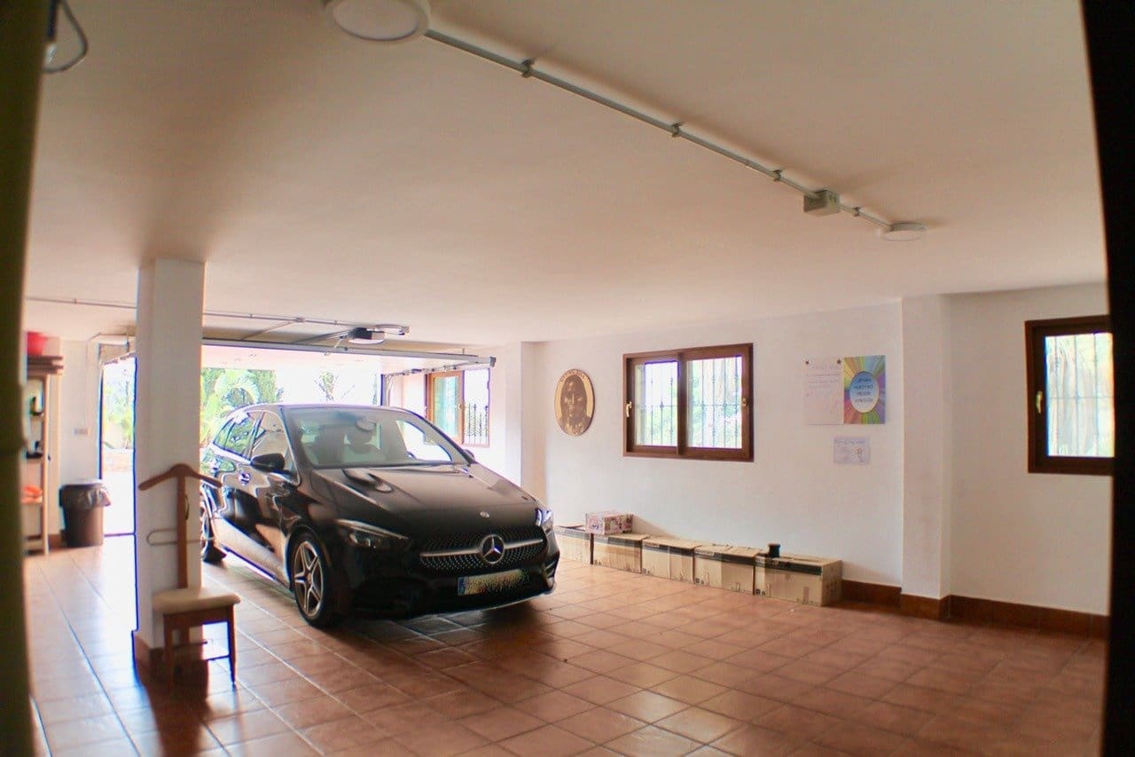 5 sypialnia Willa na sprzedaż w La Nucia z basenem garażem - 1 300 000 € (Ref: 8766044)