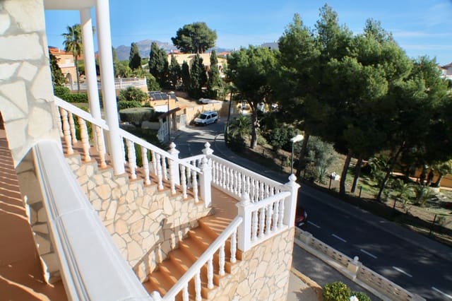 Chalet de 3 habitaciones en La Nucia en venta con garaje - 575.000 € (Ref: 8766046)