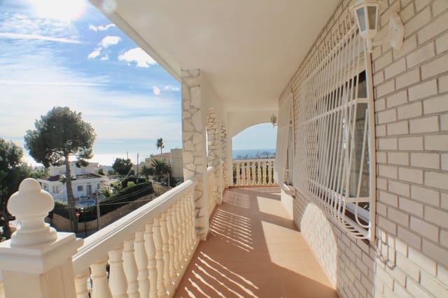 Chalet de 3 habitaciones en La Nucia en venta con garaje - 575.000 € (Ref: 8766046)