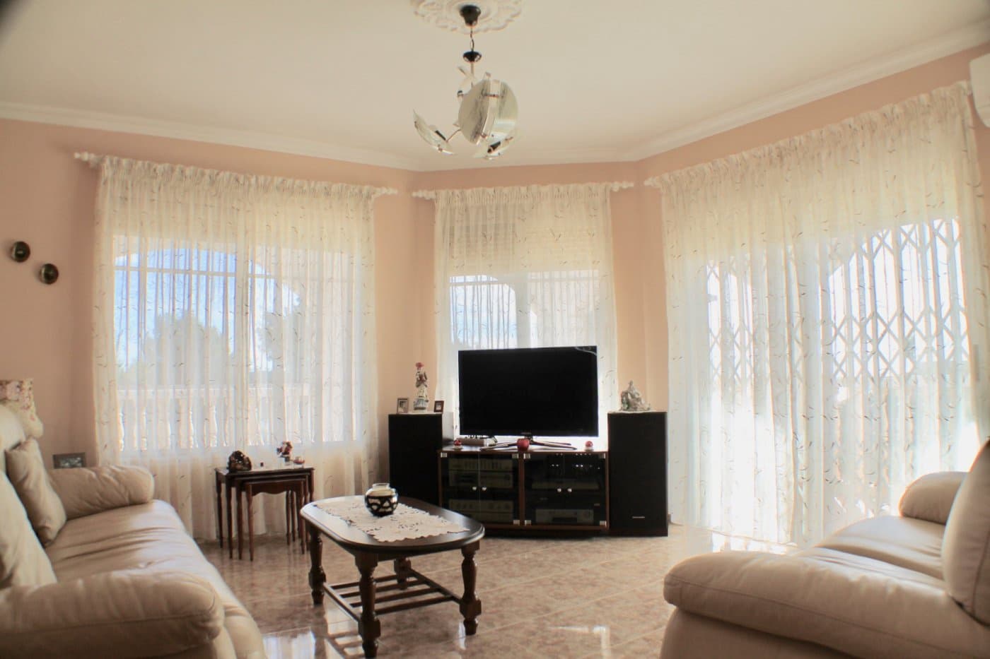 Chalet de 3 habitaciones en La Nucia en venta con garaje - 575.000 € (Ref: 8766046)