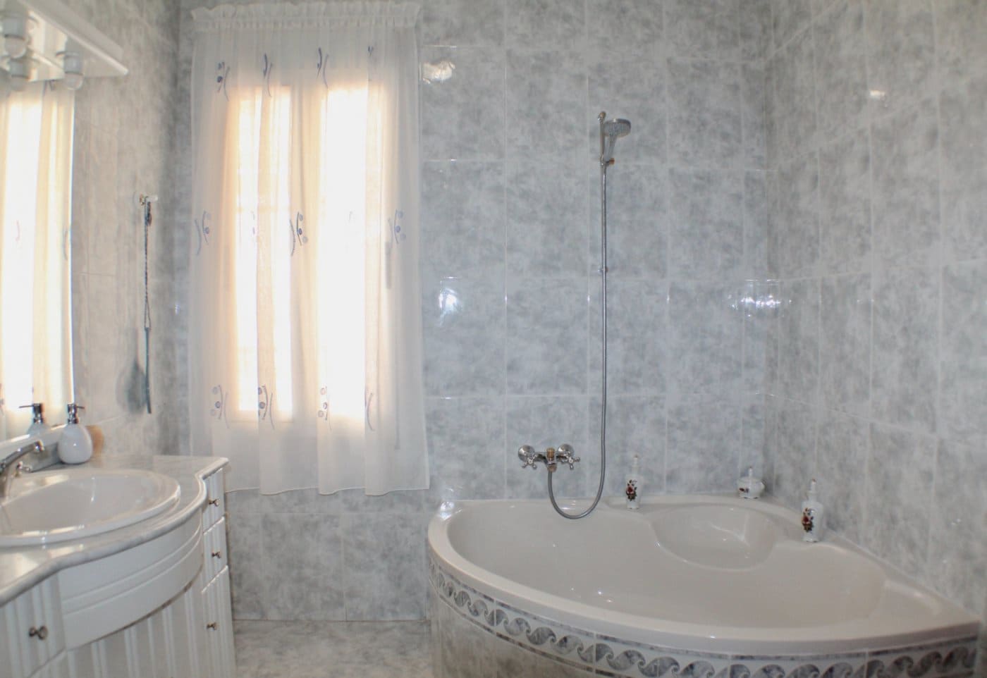 Chalet de 3 habitaciones en La Nucia en venta con garaje - 575.000 € (Ref: 8766046)