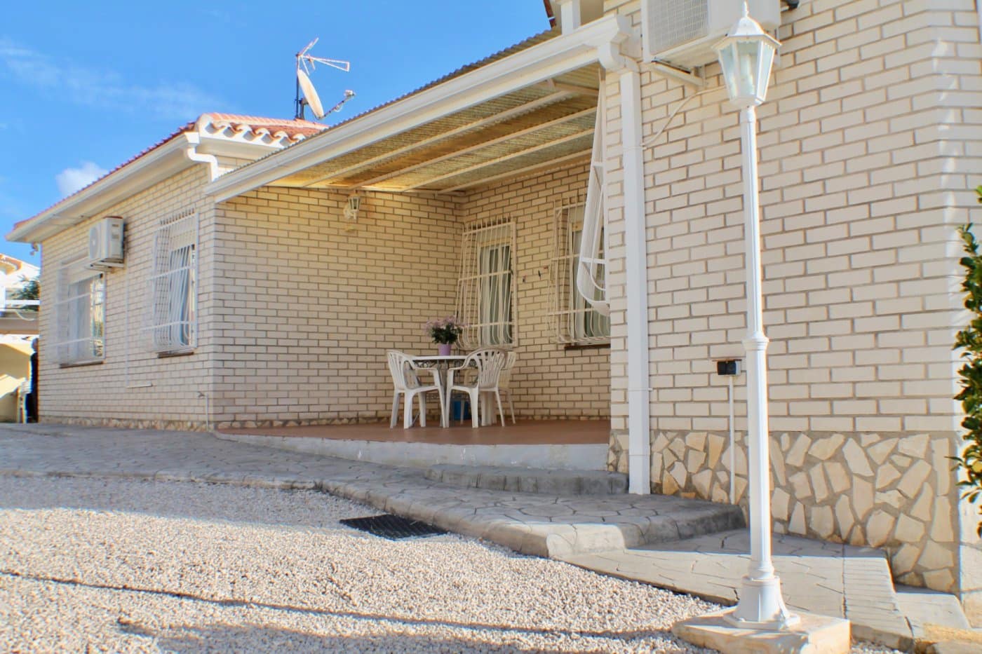 Chalet de 3 habitaciones en La Nucia en venta con garaje - 575.000 € (Ref: 8766046)