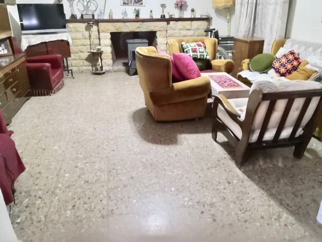 Chalet de 4 habitaciones en La Nucia en venta con garaje - 418.000 € (Ref: 8766048)