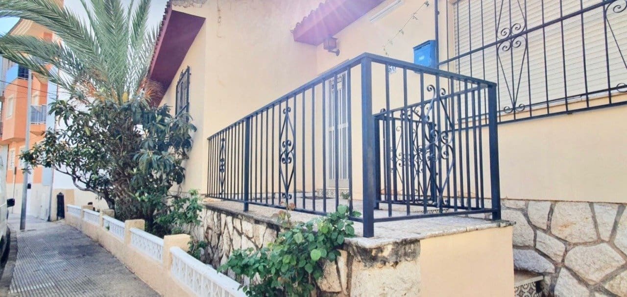 4 bedroom Villa for sale in La Nucia with garage - € 418,000 (Ref: 8766048)