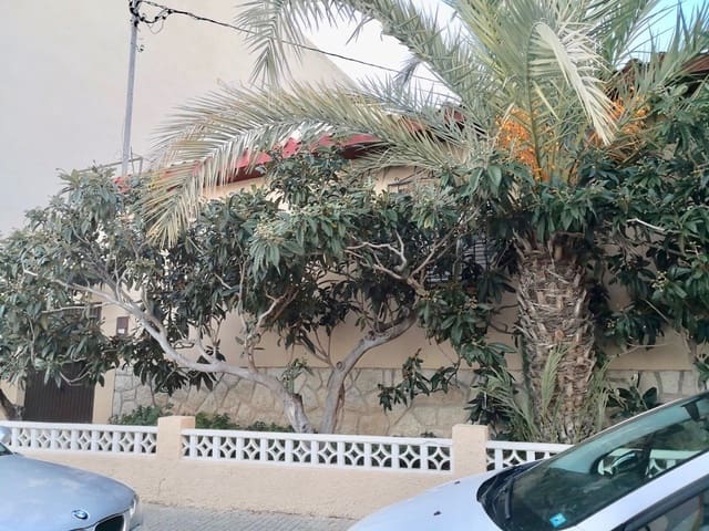 Chalet de 4 habitaciones en La Nucia en venta con garaje - 418.000 € (Ref: 8766048)