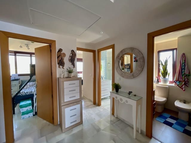 2 Zimmer Apartment zu verkaufen in Benidorm mit Garage - 420.000 € (Ref: 8766056)