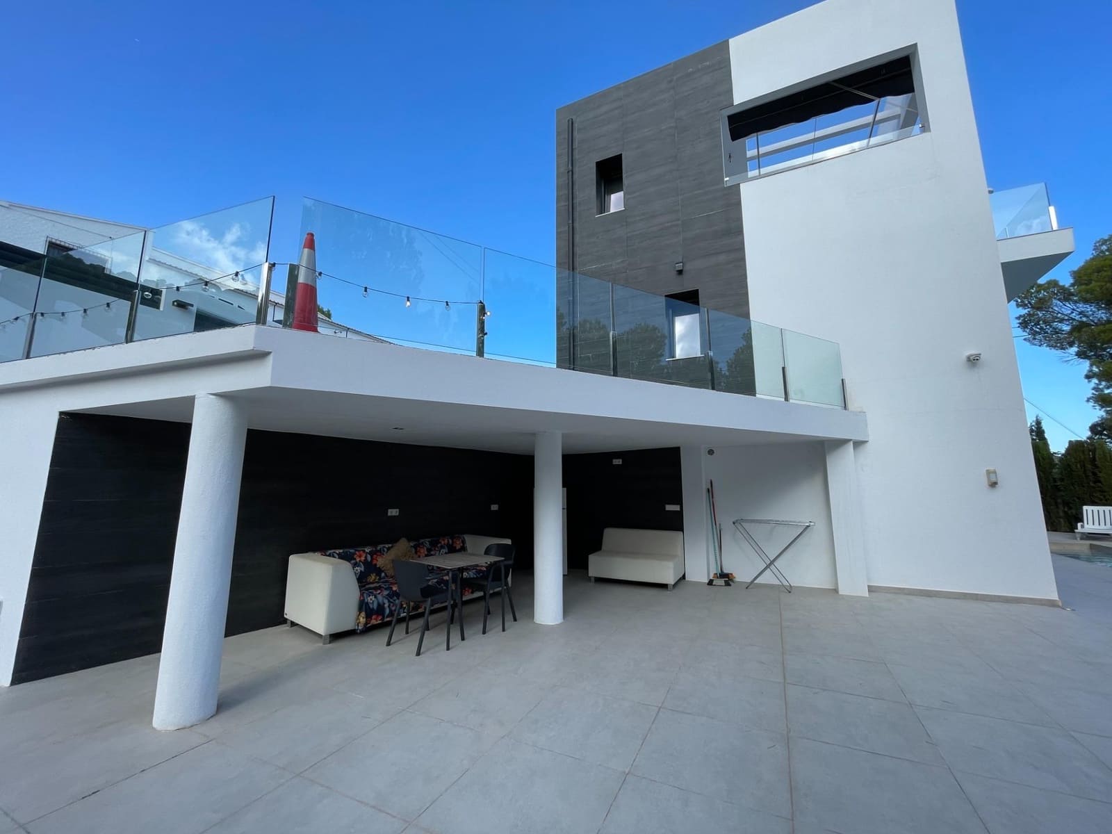 4 Zimmer Villa zu verkaufen in Calpe / Calp mit Pool Garage - 865.000 € (Ref: 8766061)
