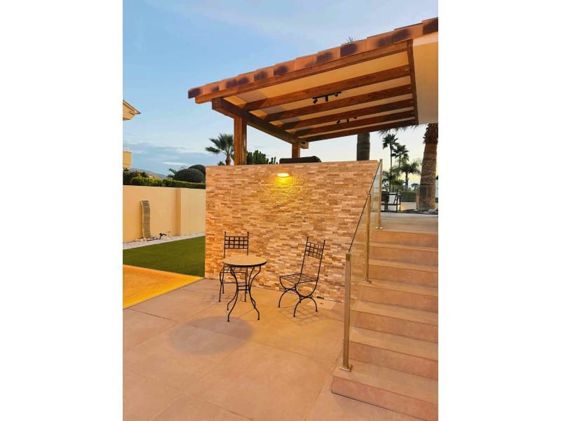 Chalet de 4 habitaciones en Alfaz del Pi / L'Alfàs del Pi en venta - 1.195.000 € (Ref: 8922741)