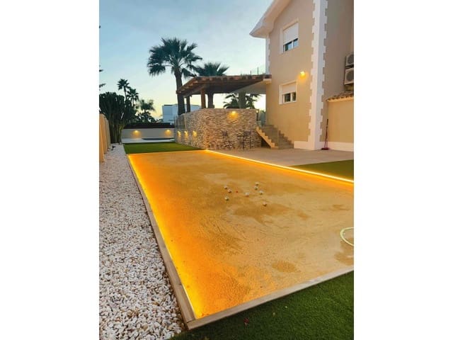 Chalet de 4 habitaciones en Alfaz del Pi / L'Alfàs del Pi en venta - 1.195.000 € (Ref: 8922741)