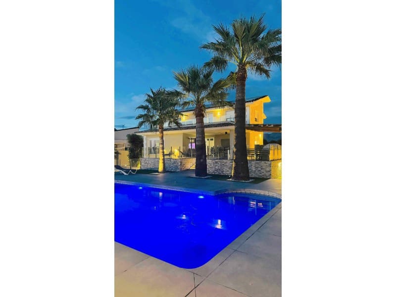 Chalet de 4 habitaciones en Alfaz del Pi / L'Alfàs del Pi en venta - 1.195.000 € (Ref: 8922741)