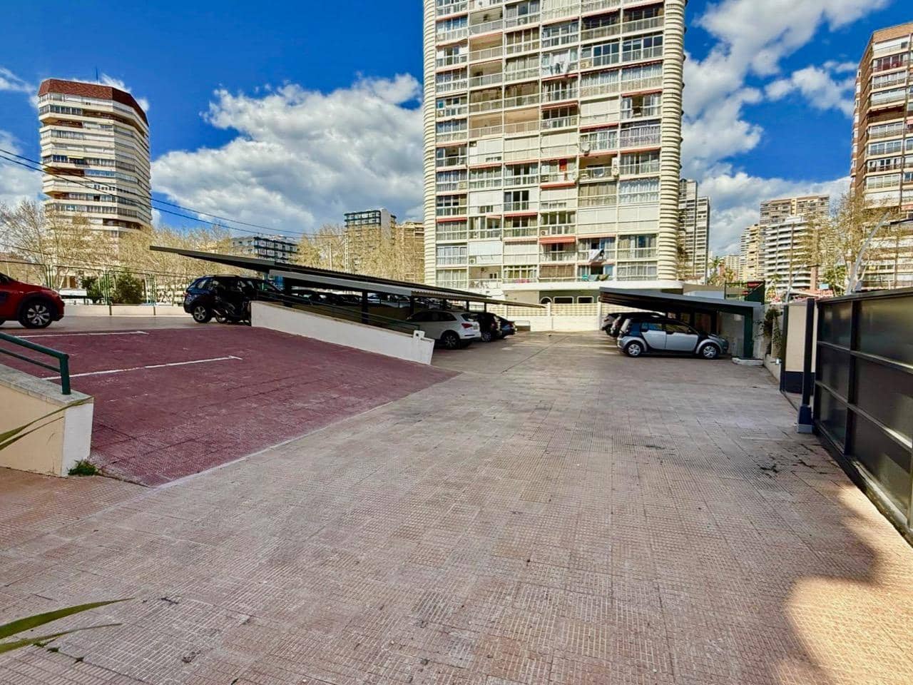 3 bedroom Apartment for sale in Benidorm with garage - € 450,000 (Ref: 8922769)
