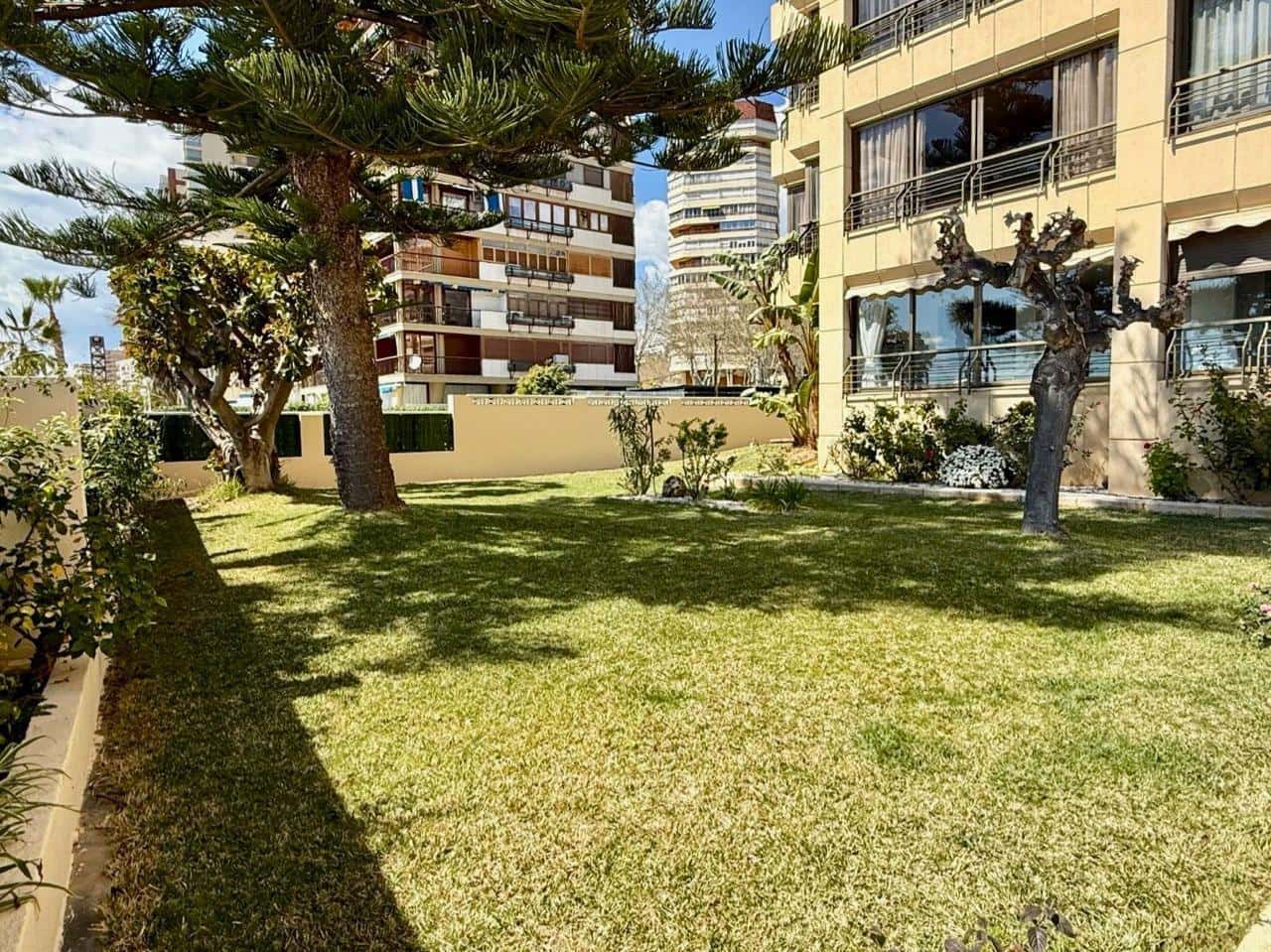 3 bedroom Apartment for sale in Benidorm with garage - € 450,000 (Ref: 8922769)