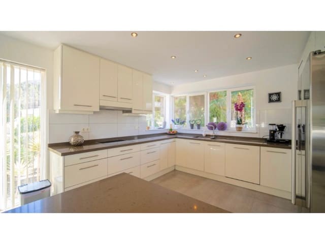 4 Zimmer Villa zu verkaufen in Alfaz del Pi / L'Alfàs del Pi - 795.000 € (Ref: 8922968)