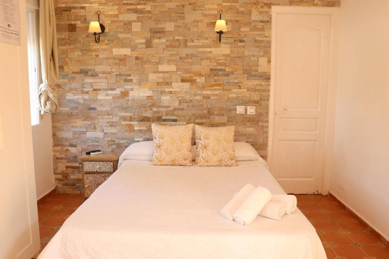 18 bedroom Villa for sale in Calpe / Calp - € 1,050,000 (Ref: 8922986)