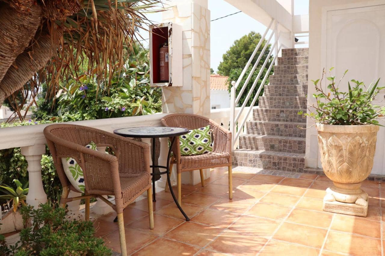 18 bedroom Villa for sale in Calpe / Calp - € 1,050,000 (Ref: 8922986)