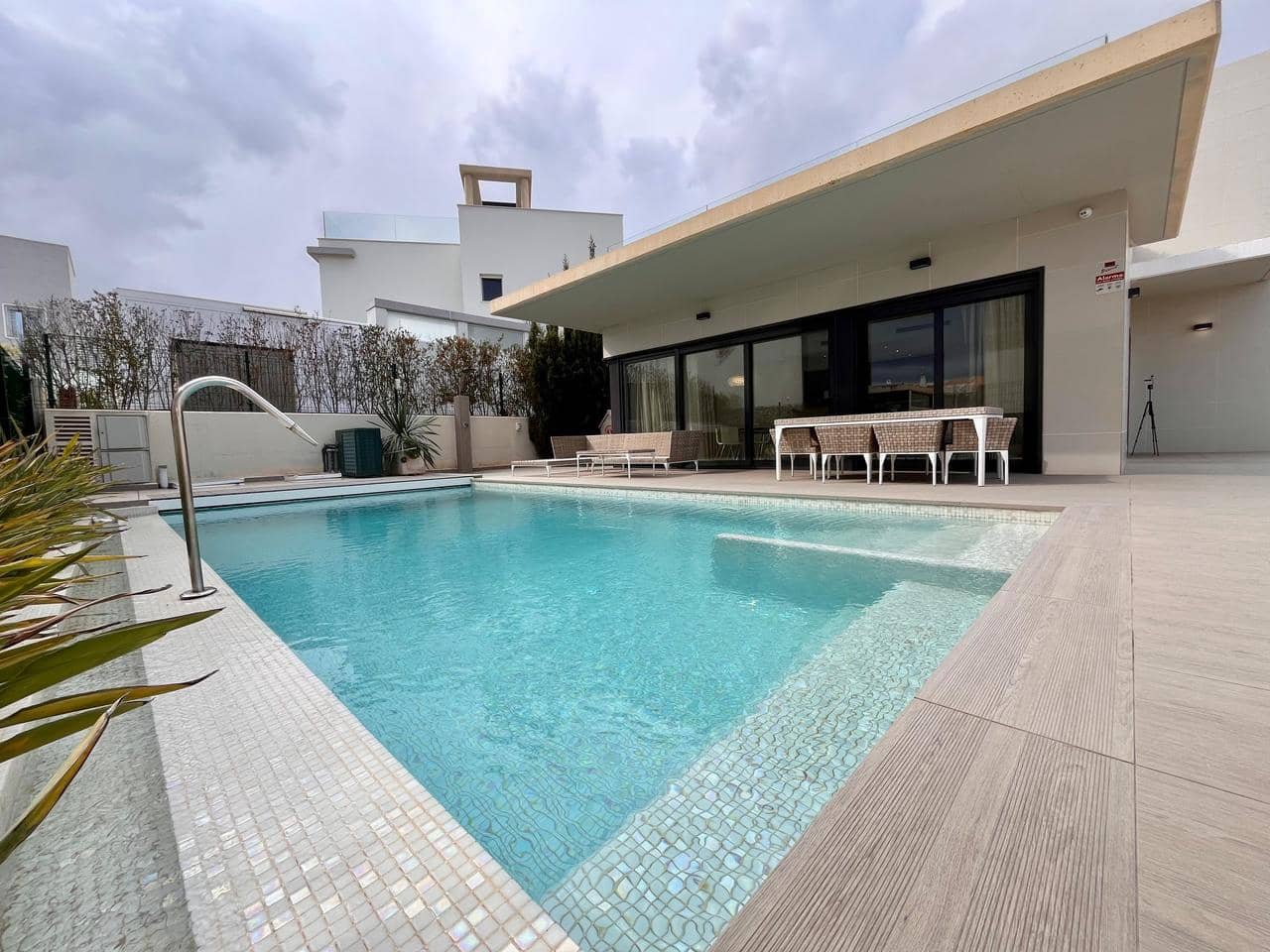 4 bedroom Villa for sale in Orihuela Costa - € 899,000 (Ref: 8958153)