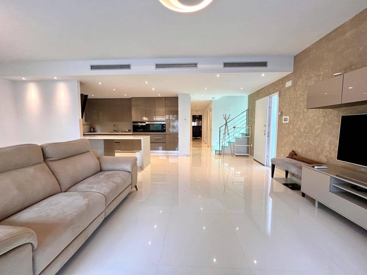 4 bedroom Villa for sale in Orihuela Costa - € 899,000 (Ref: 8958153)