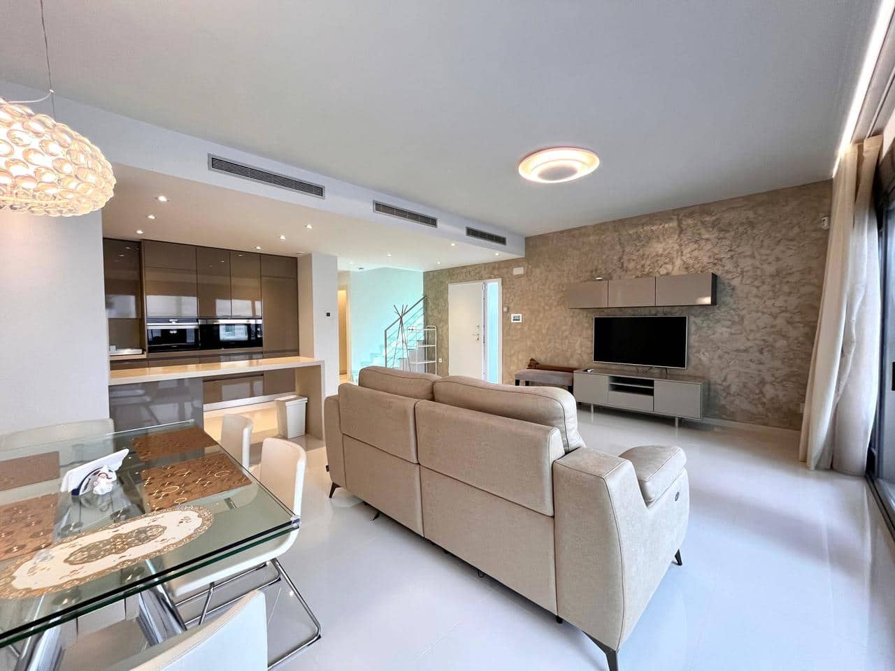 4 bedroom Villa for sale in Orihuela Costa - € 899,000 (Ref: 8958153)