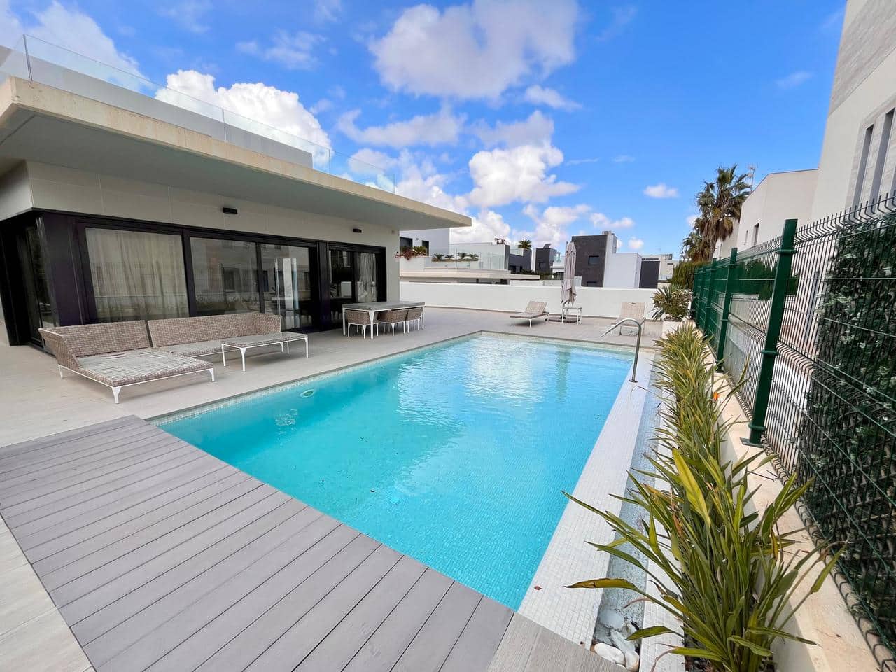 4 bedroom Villa for sale in Orihuela Costa - € 899,000 (Ref: 8958153)