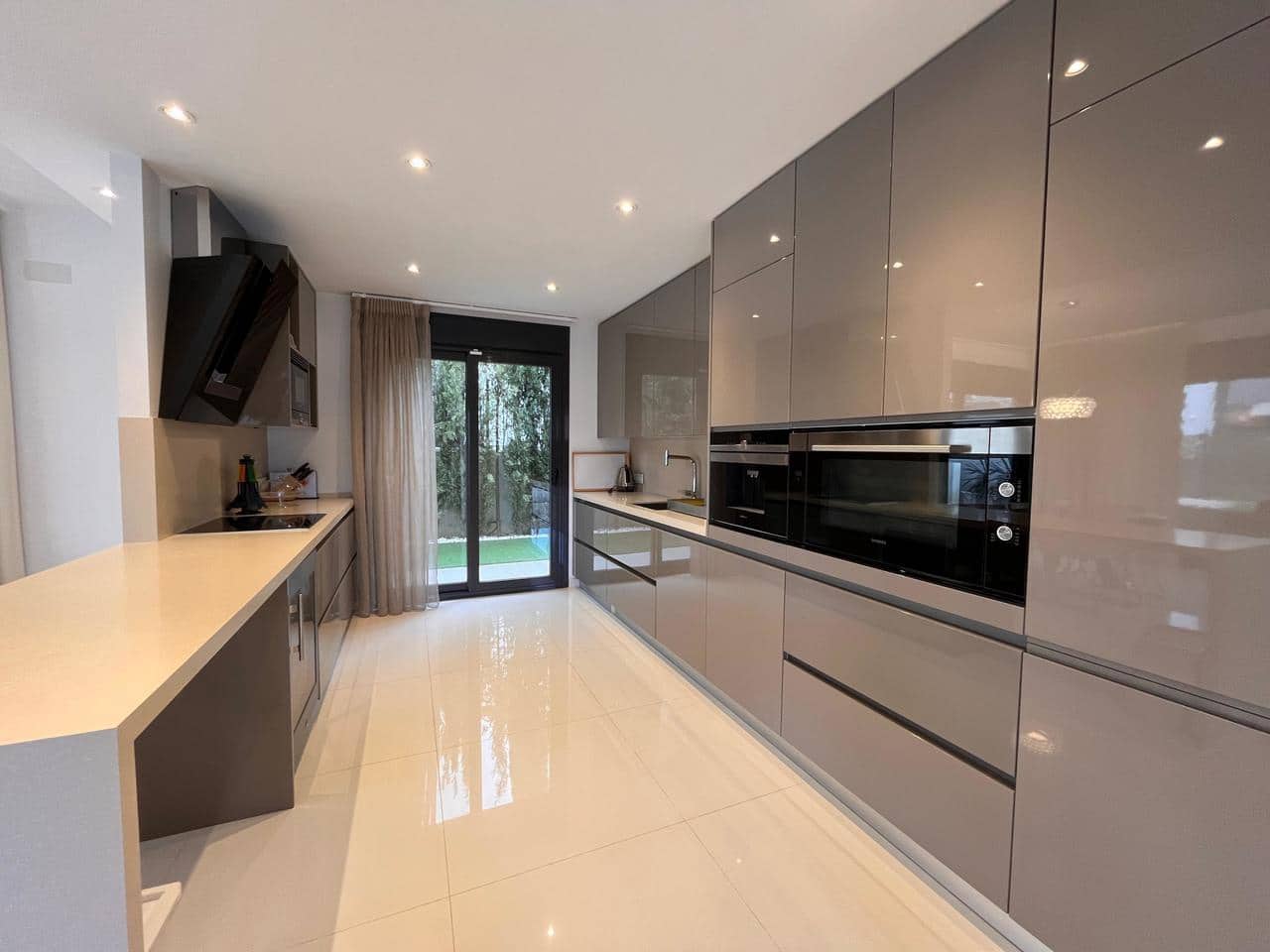 4 bedroom Villa for sale in Orihuela Costa - € 899,000 (Ref: 8958153)