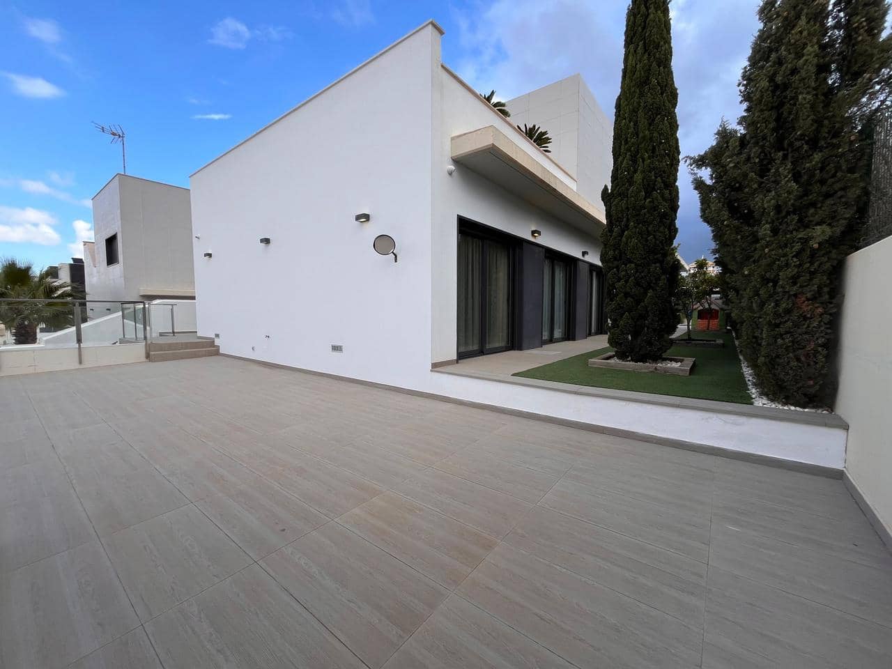 4 bedroom Villa for sale in Orihuela Costa - € 899,000 (Ref: 8958153)