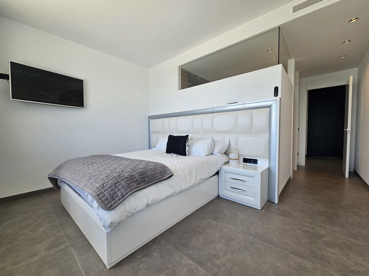 4 bedroom Villa for sale in Orihuela Costa - € 4,750,000 (Ref: 8958155)