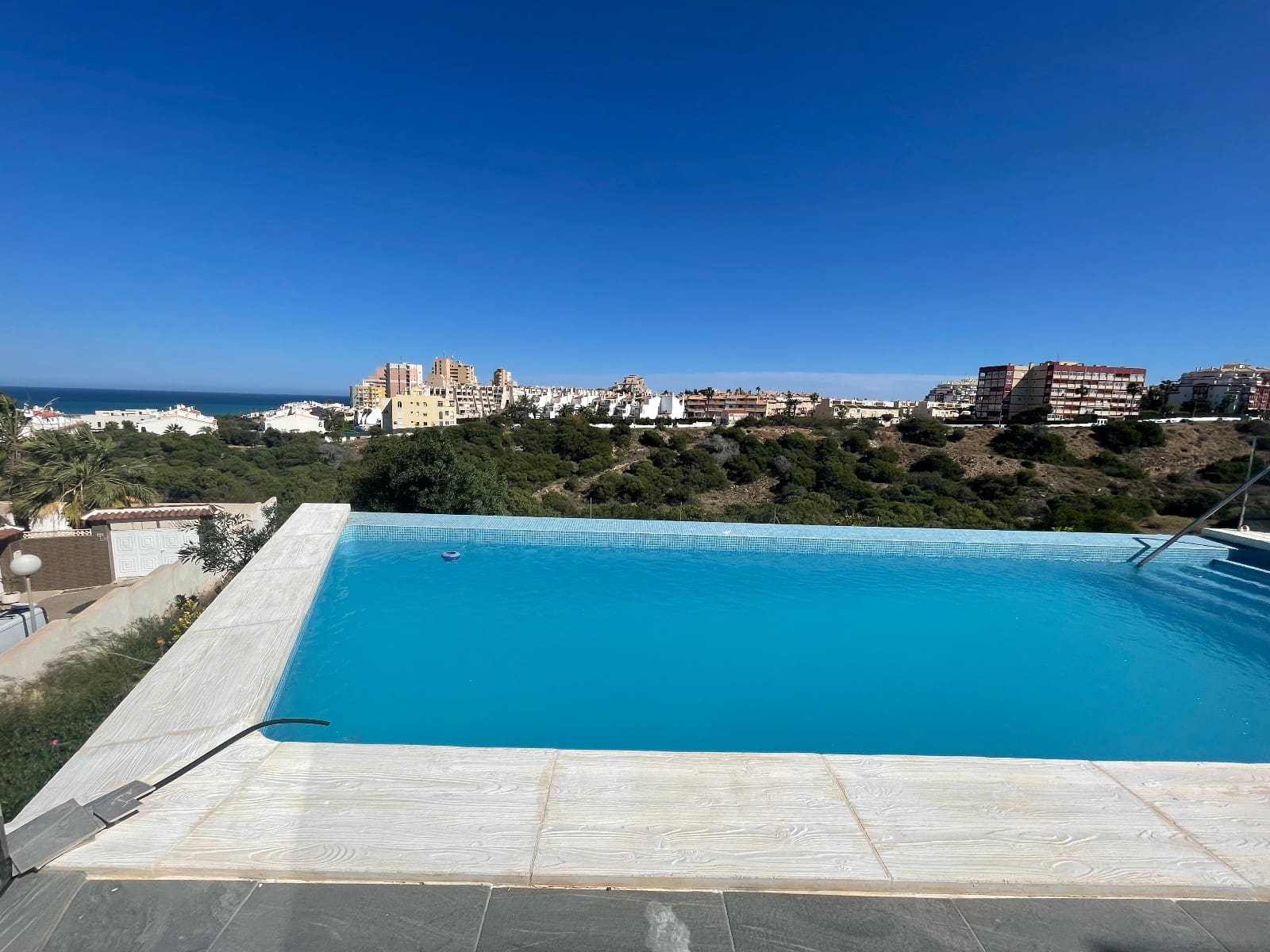 5 bedroom Villa for sale in Torrevieja - € 1,140,000 (Ref: 8958201)